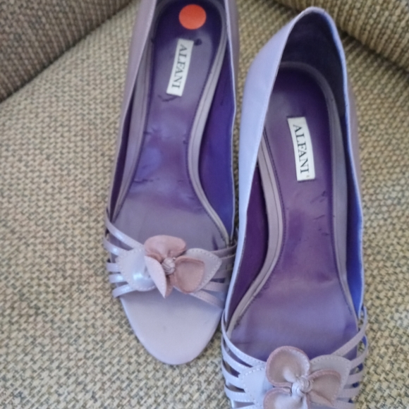 Shoes - Picture 3 of 4